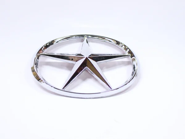 EMBLEMA TRASERO <br> JAC S2